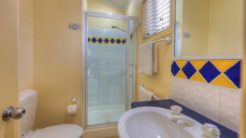 Alex Beach Cabins And Tourist Park - Tourism Guide 3