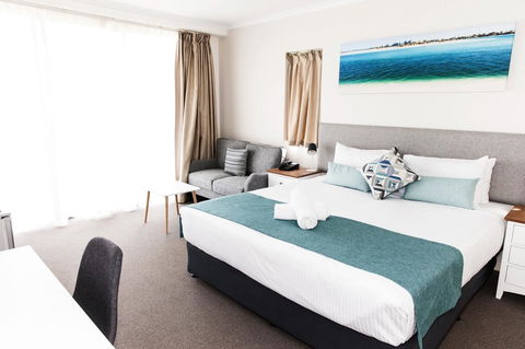 Ocean Views Resort Caloundra - Cruises Travel 25