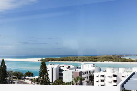 Ocean Views Resort Caloundra - Cruises Travel 8