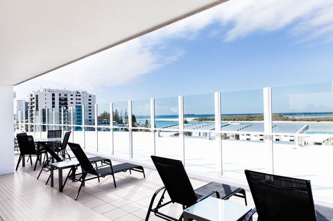 Ocean Views Resort Caloundra - Cruises Travel 9