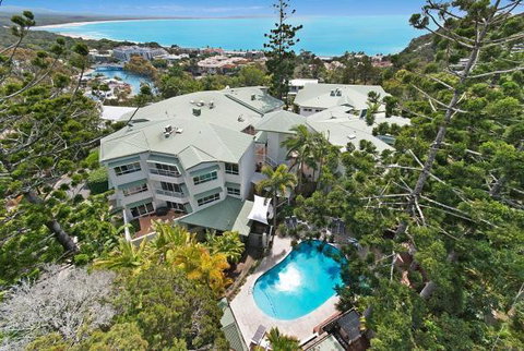 The Lookout Resort Noosa - Tourism Guide 0