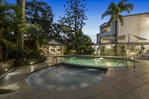 The Lookout Resort Noosa - Tourism Guide 1