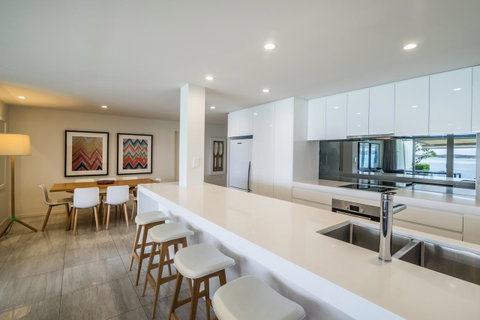 Noosa Harbour Resort - Tourism Guide 42