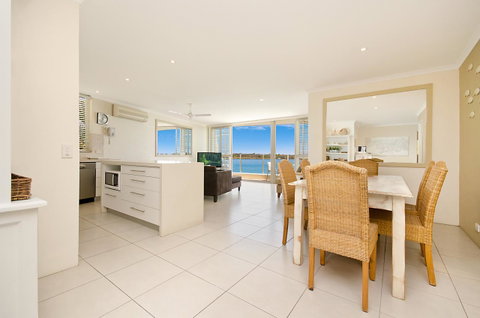 Noosa Harbour Resort - Tourism Guide 44
