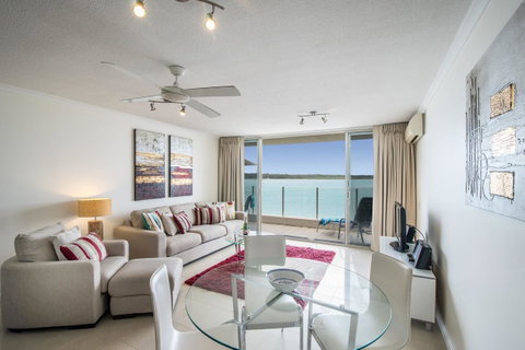 Noosa Harbour Resort - Tourism Guide 11