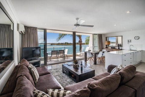 Noosa Harbour Resort - Tourism Guide 22