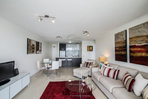 Noosa Harbour Resort - Tourism Guide 12