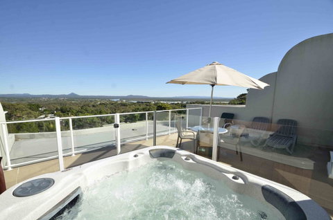 Noosa Hill Resort - Tourism Guide 1