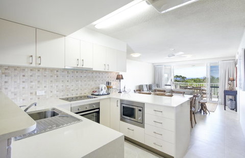 Noosa Hill Resort - Tourism Guide 6