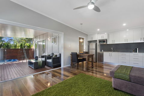 Pandanus Spa Cottage - Travel Search 1