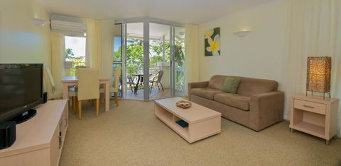 On The Beach Apartments - Cruises Travel 17