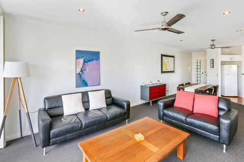 On The Beach Apartments - Cruises Travel 5