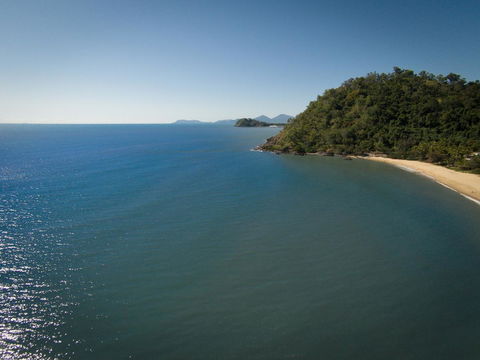 On The Beach Apartments - Cruises Travel 13