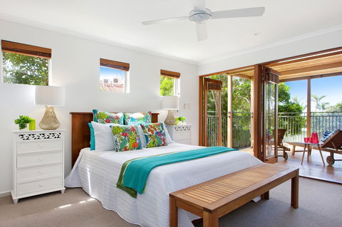Jolly Roger's Beach House - Travel Search 6