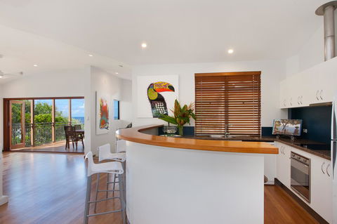 Jolly Roger's Beach House - Travel Search 5