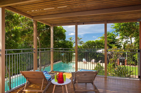 Jolly Roger's Beach House - Travel Search 8