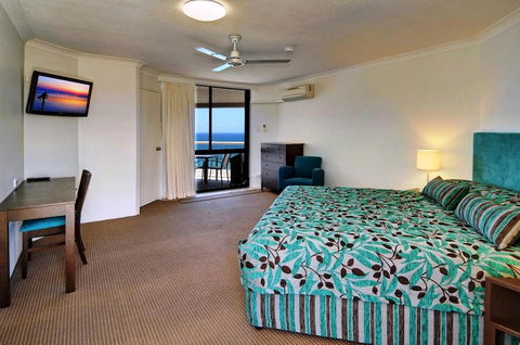 Coolum Caprice - Travel Search 33