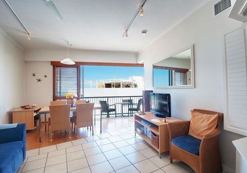 Rolling Surf Resort - Cruises Travel 38