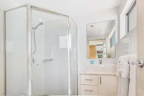 Redvue Holiday Apartments - Tourism Guide 7