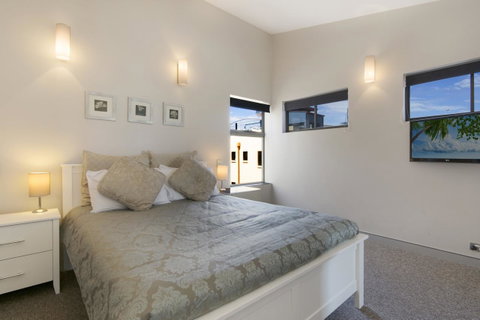 Redvue Holiday Apartments - Tourism Guide 32