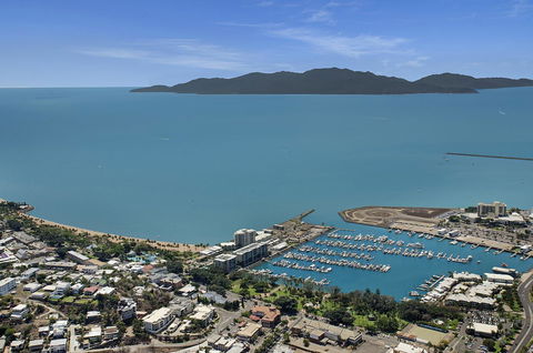Mariners North Holiday Apartments - Travel Agents 21