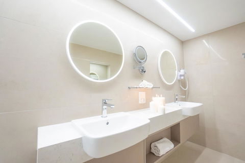 Pacific Hotel Cairns - Tourism Guide 24