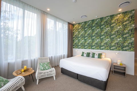 Pacific Hotel Cairns - Tourism Guide 0