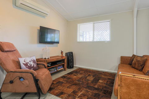 Bed & Breakfast 1 Bedroom Guest House - Travel Search 24