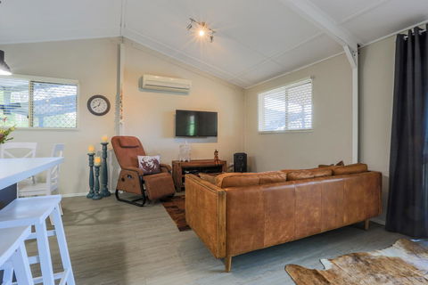 Bed & Breakfast 1 Bedroom Guest House - Travel Search 25