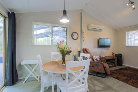 Bed & Breakfast 1 Bedroom Guest House - Travel Search 23