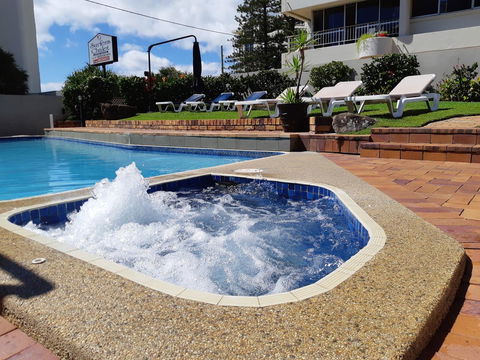 Surfers Chalet - Travel Search 2