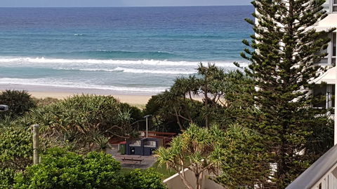 Surfers Chalet - Travel Search 23