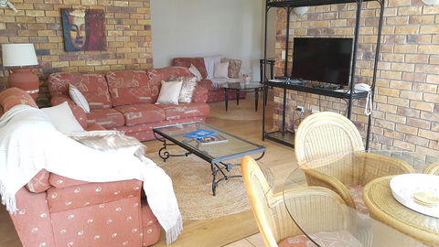 Surfers Chalet - Travel Search 24