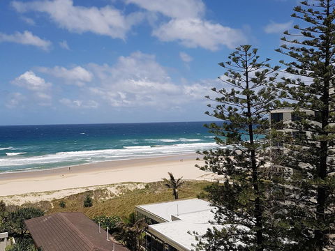 Surfers Chalet - Travel Search 35