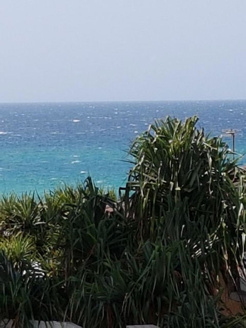 Surfers Chalet - Travel Search 27