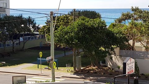 Surfers Chalet - Travel Search 20