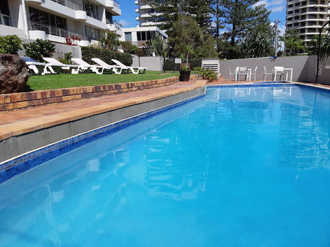 Surfers Chalet - Travel Search 7