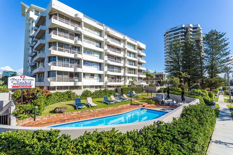 Surfers Chalet - Travel Search 0