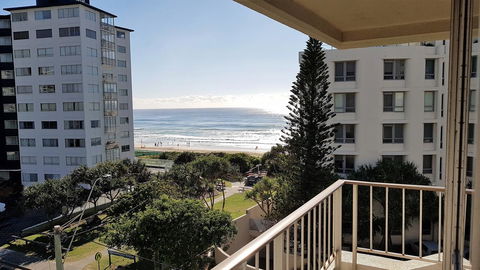 Surfers Chalet - Travel Search 15