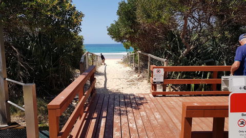 Surfers Chalet - Travel Search 4