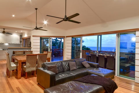Bella Vista On Nara Pets Welcome - Travel Search 10