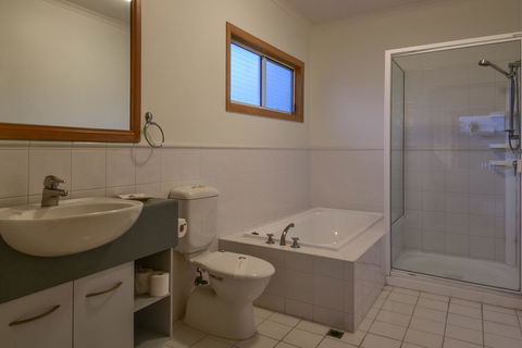 Bella Vista On Nara Pets Welcome - Travel Search 16
