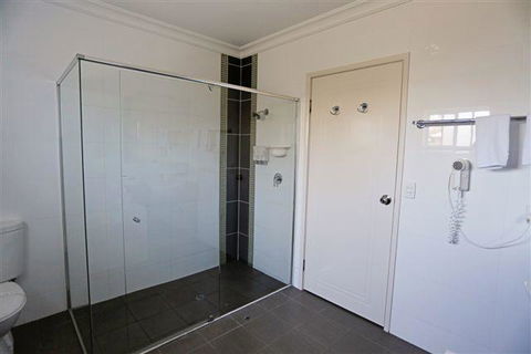 Drovers Motor Inn - Tourism Guide 2