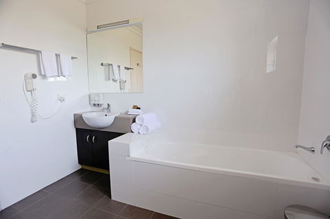 Drovers Motor Inn - Tourism Guide 12