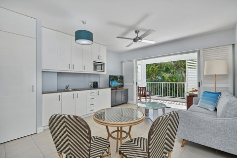 Palm Cove Paradise - Couples Spa Beach Getaway - Travel Search 0