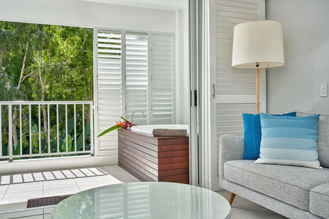 Palm Cove Paradise - Couples Spa Beach Getaway - Travel Search 8