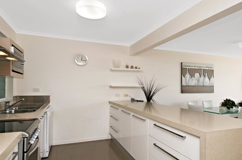 Skippers Cove Waterfront Resort - Travel Search 11