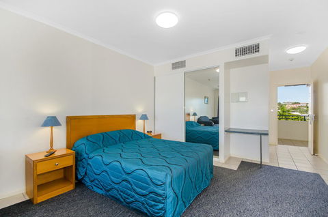 Madison Ocean Breeze Apartments - Travel Search 9
