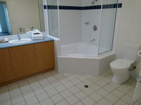 Madison Ocean Breeze Apartments - Travel Search 33