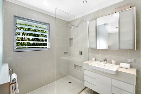 Allambi - Travel Agents 6